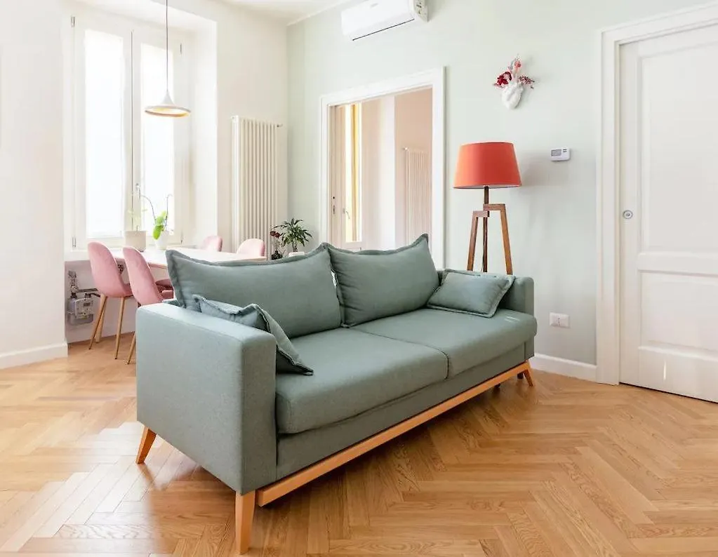 Charming Courtyard House In The Heart Of Milan Apartment